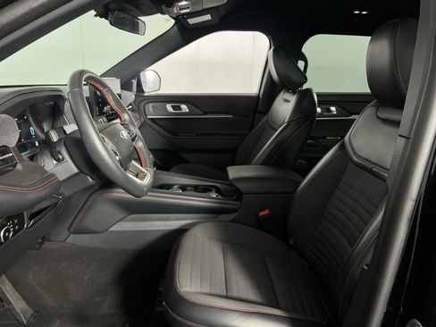 Used 2025 Ford Explorer ST-Line w/ ST-Line Street Pack image 24