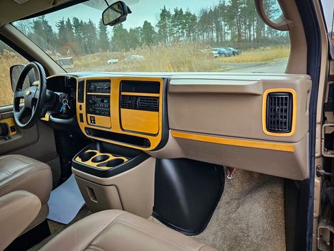 Used 2006 Chevrolet Express 3500 Extended w/ Power and Light Package image 27