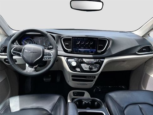 Used 2023 Chrysler Pacifica Touring-L FWD image 22