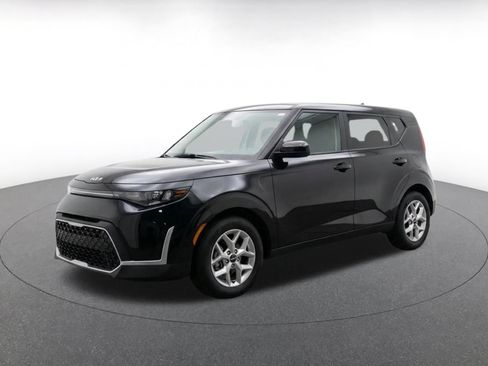 Used 2025 Kia Soul LX w/ LX Technology Package FWD image 3