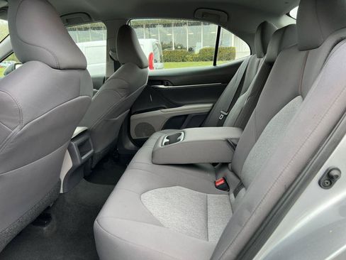 Used 2020 Toyota Camry LE FWD image 4