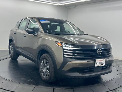 Used 2025 Nissan Kicks S FWD image 3