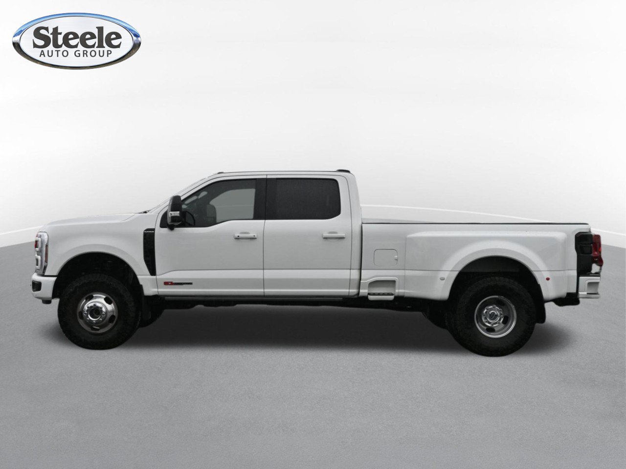 Used 2025 Ford F350 Platinum w/ FX4 Off-Road Package AWD/4WD image 4