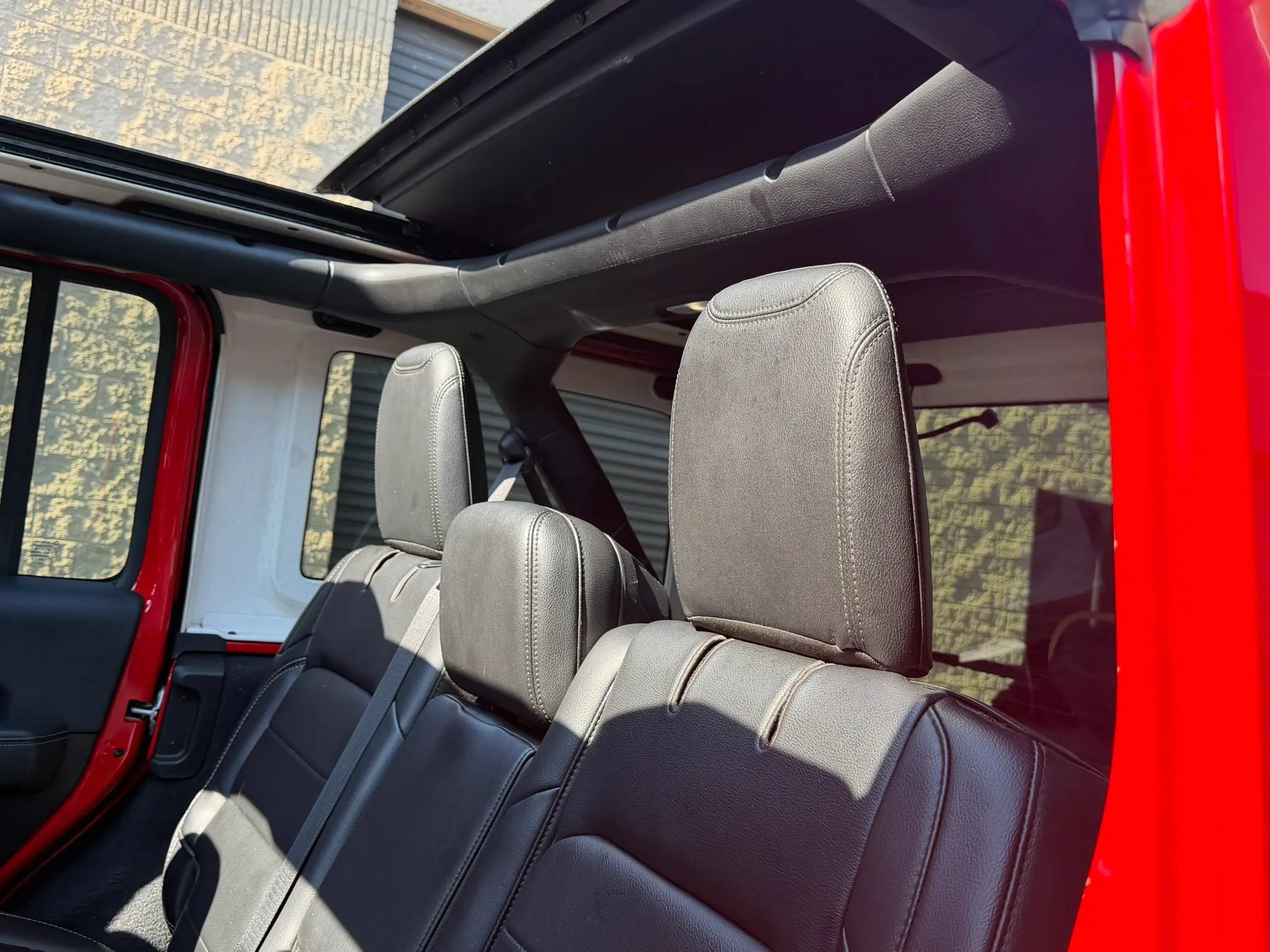 Used 2019 Jeep Wrangler Unlimited Sahara w/ LED Lighting Group AWD/4WD image 31