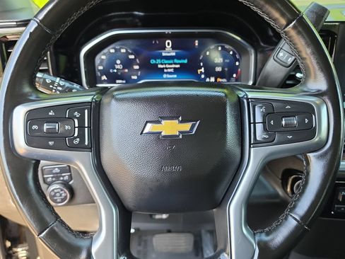 Used 2025 Chevrolet Silverado 2500 LT w/ Convenience Package AWD/4WD image 12