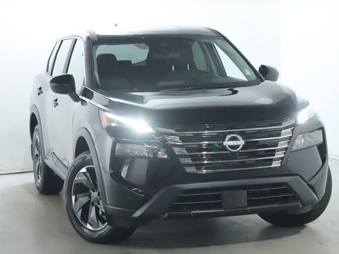 Certified 2026 Nissan Rogue SV image 2