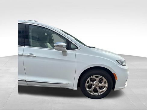 Used 2021 Chrysler Pacifica Limited w/ Premium & Safety Sphere Group AWD/4WD image 34
