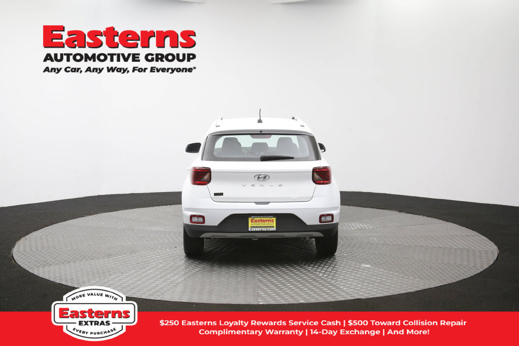 Used 2025 Hyundai Venue SEL FWD image 41