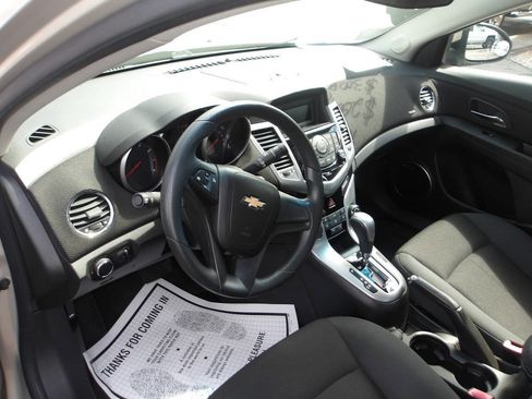 Used 2011 Chevrolet Cruze LT image 10