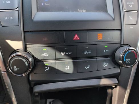 Used 2016 Toyota Camry SE FWD image 41