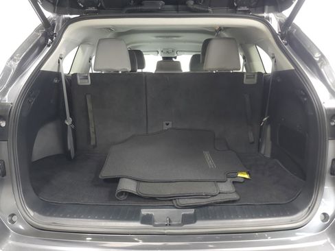 Used 2021 Toyota Highlander LE image 11