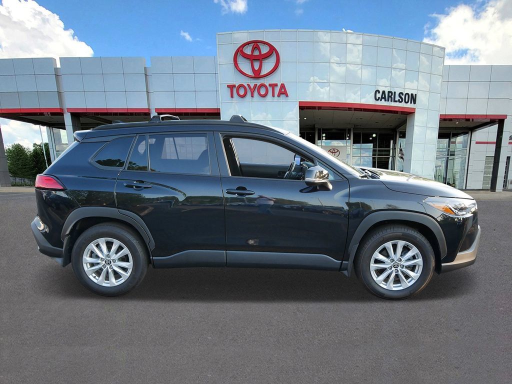 Certified 2024 Toyota Corolla Cross LE AWD/4WD image 4