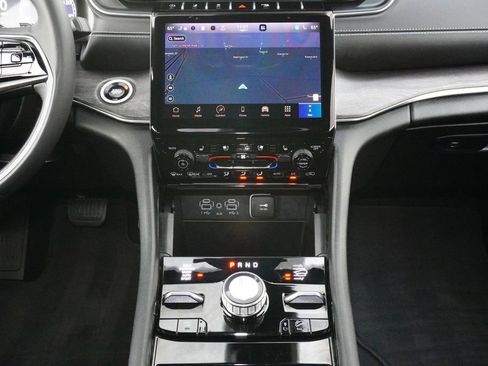 Used 2024 Jeep Grand Cherokee Overland AWD/4WD image 18