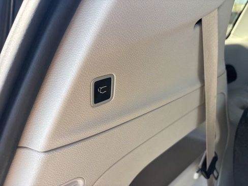 Used 2024 Chrysler Pacifica Touring-L FWD image 34