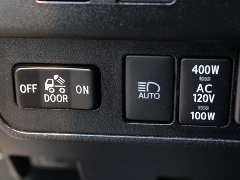 Used 2022 Toyota Tacoma TRD Sport AWD/4WD image 12