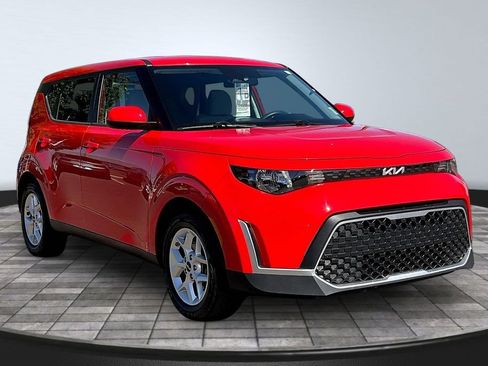Used 2025 Kia Soul LX w/ LX Technology Package FWD image 4