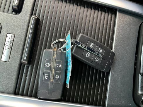Used 2010 Lincoln MKS FWD image 32