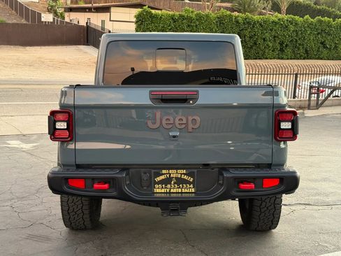 Used 2025 Jeep Gladiator Rubicon w/ Convenience Group AWD/4WD image 5