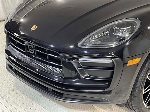 Used 2025 Porsche Macan image 4