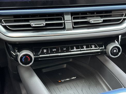 New 2026 Chevrolet Equinox EV LT image 24