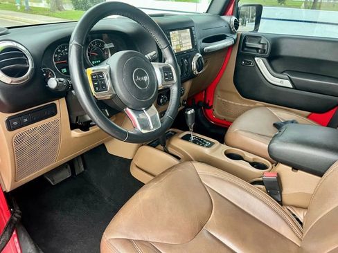 Used 2017 Jeep Wrangler Unlimited Rubicon w/ Connectivity Group image 15