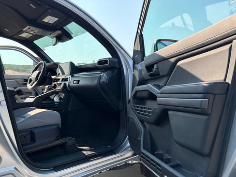 Used 2024 Toyota Tacoma SR5 AWD/4WD image 9