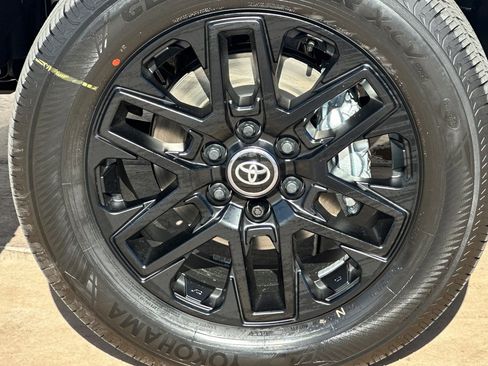 Used 2025 Toyota Tundra Limited image 33