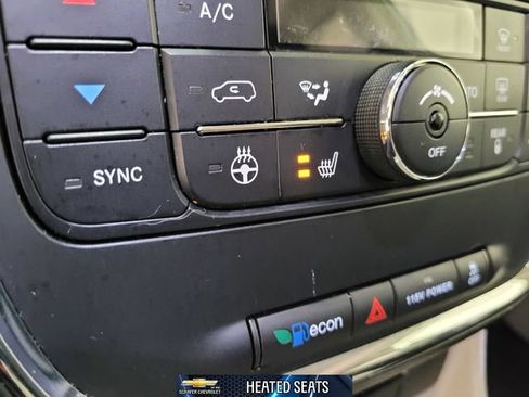 Used 2015 Chrysler Town & Country Touring w/ Driver Convenience Group image 10