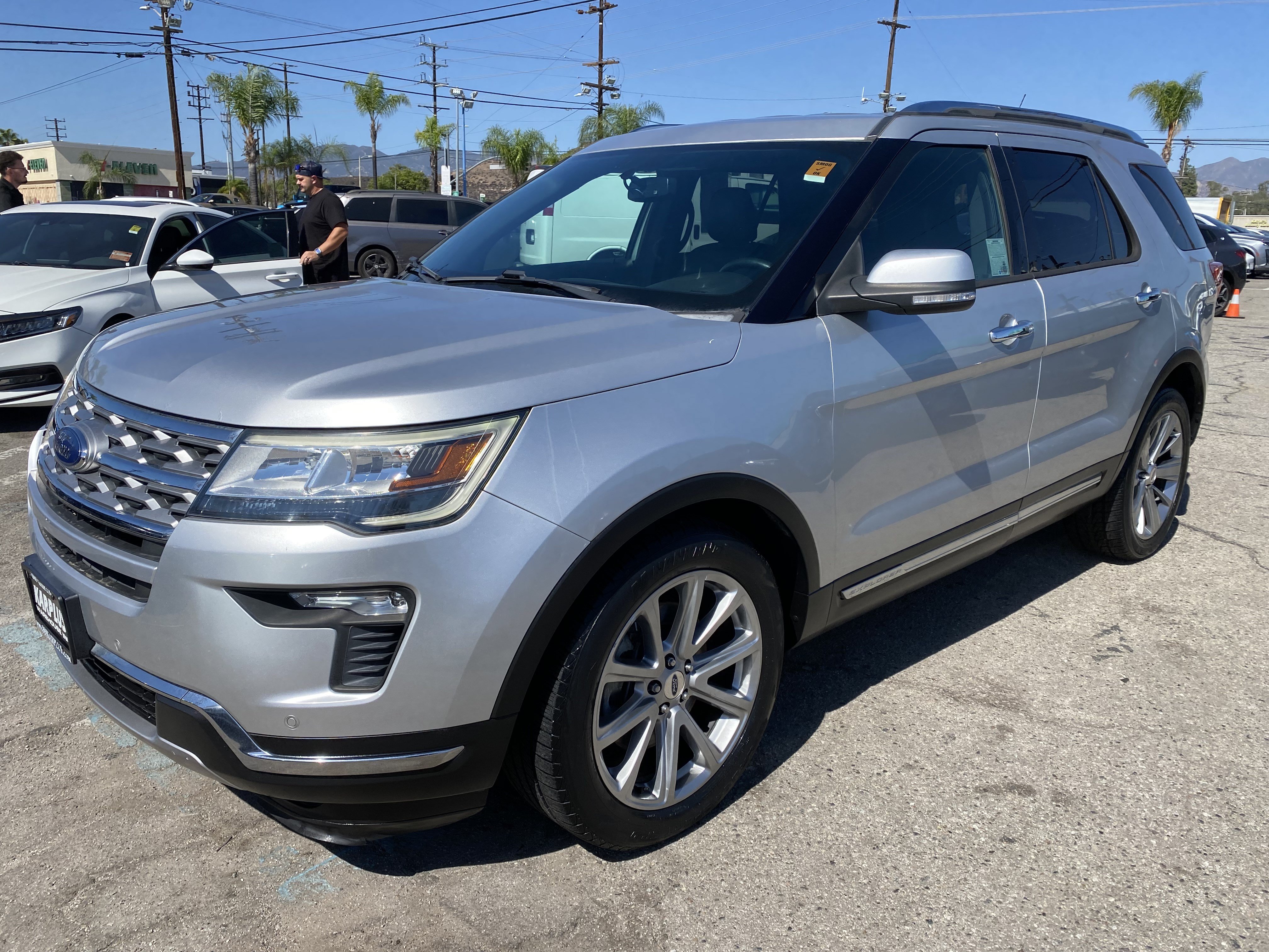 Used 2018 Ford Explorer Limited FWD image 2