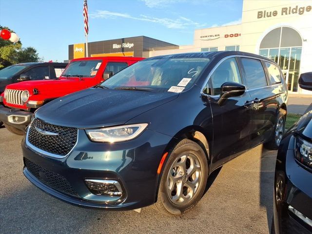 Used 2024 Chrysler Pacifica Limited w/ Uconnect Theater Family Group AWD/4WD image 11