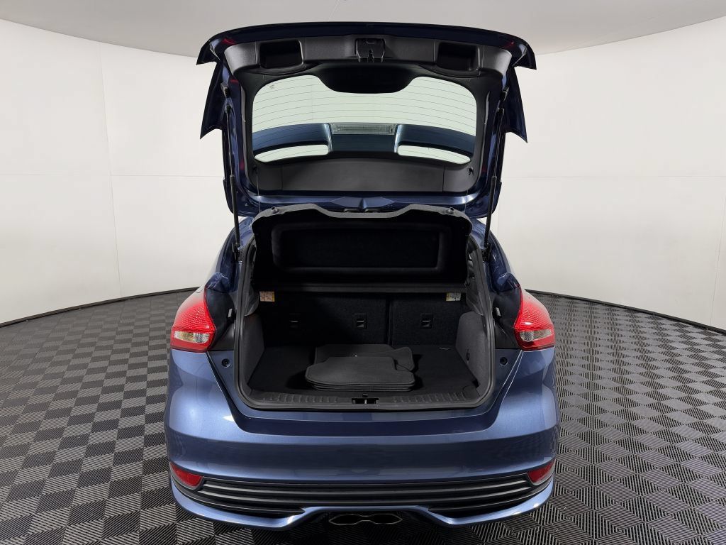 Used 2018 Ford Focus ST FWD image 9