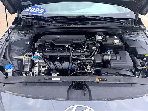 Used 2025 Hyundai Elantra SEL FWD image 30
