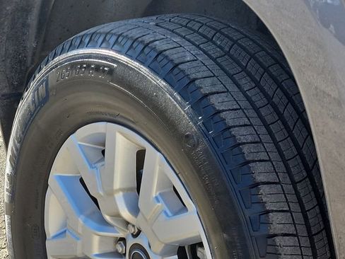 Used 2024 Nissan Frontier SV w/ SV Convenience Package image 10