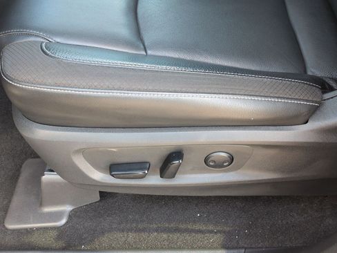 Certified 2022 Nissan Pathfinder SL w/ SL Premium Package FWD image 22