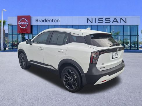 Certified 2025 Nissan Kicks SR FWD image 7