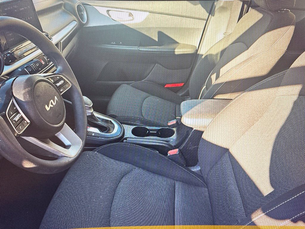 Used 2024 Kia Forte LXS w/ LXS Technology Package FWD image 3