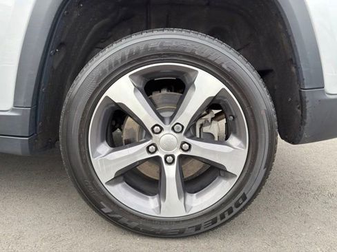 Used 2023 Jeep Grand Cherokee 4WD 4xe w/ Luxury Tech Group II image 30