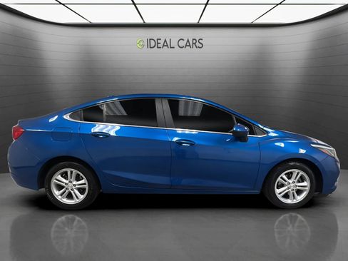 Used 2018 Chevrolet Cruze LT FWD image 6