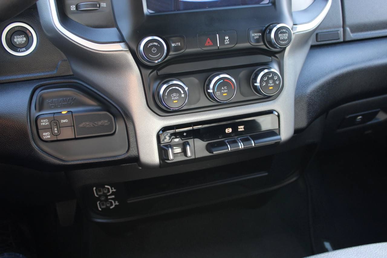 Used 2024 RAM 2500 Big Horn AWD/4WD image 28