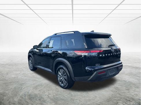 Used 2025 Nissan Pathfinder SV image 6