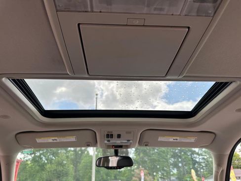 Used 2013 GMC Yukon XL Denali RWD image 16