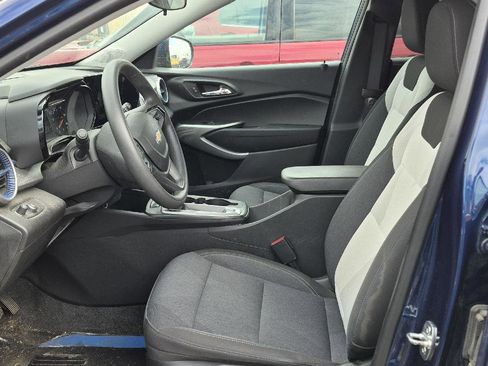 Used 2024 Chevrolet Trax LS w/ LS Convenience Package image 6