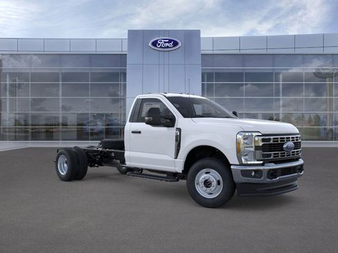 New 2025 Ford F350 XL w/ XL Chrome Package image 7
