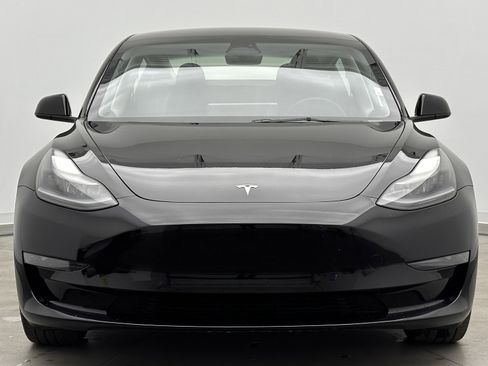 Used 2023 Tesla Model 3 Standard Range image 2