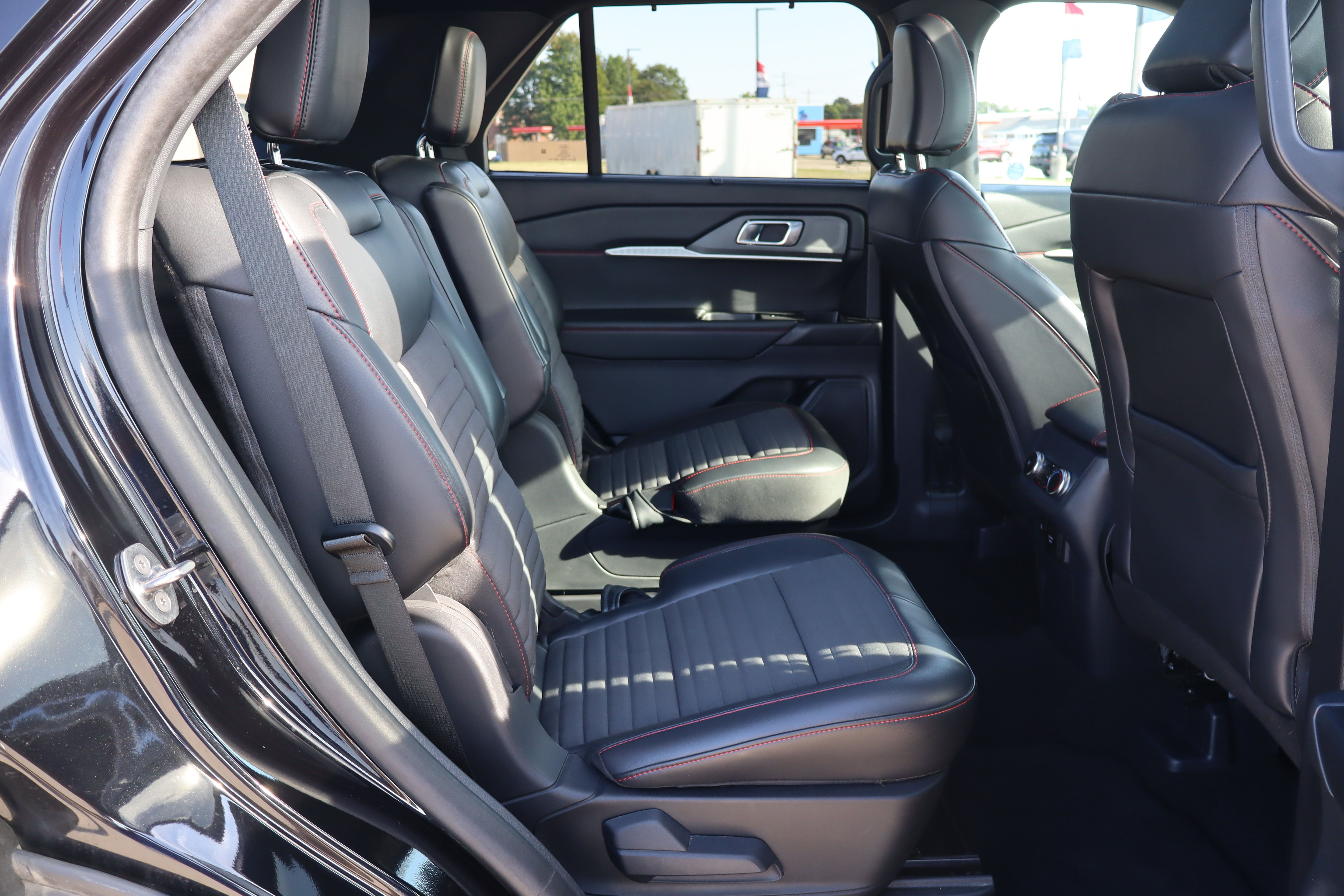 Used 2025 Ford Explorer ST-Line w/ Premium Package AWD/4WD image 13