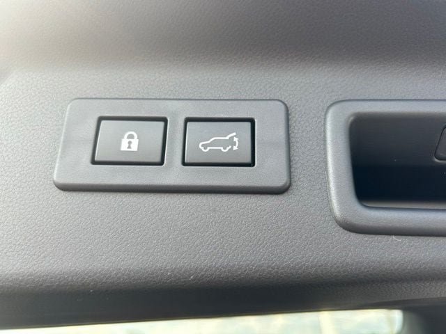 Used 2025 Subaru Forester Touring AWD/4WD image 11