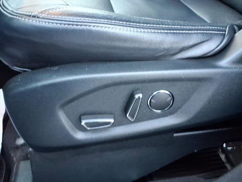 Used 2018 Ford Explorer XLT image 12