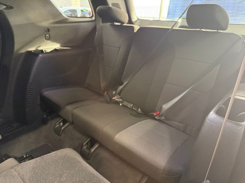 Used 2023 Chevrolet Traverse LT FWD image 26