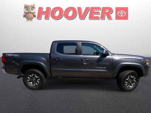 Used 2017 Toyota Tacoma TRD Off-Road w/ Tow Package RWD image 2