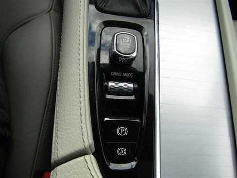 Used 2018 Volvo XC90 T5 Momentum w/ Convenience Package image 27